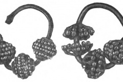 Illustration 27: Triple-Beaded Temple Rings, Magnification 2x