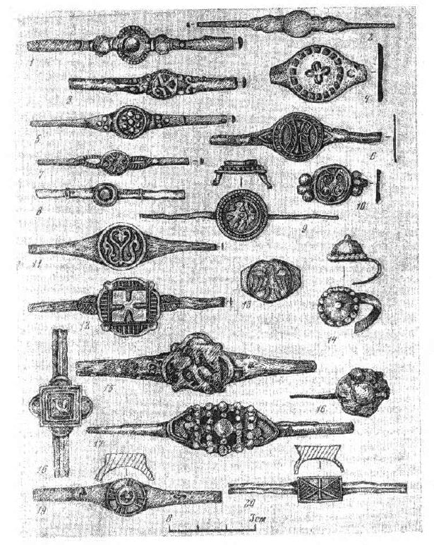 A photo of an assortment of rings from medieval Novgorod. Sedova, M.V. "Perstni." Juvelirnye izdelija drevnego Novgoroda (X-XV vv.). Moscow: Publishing House "Science," 1981, p. 133, illus. 50.