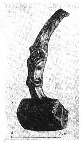 A photo of a ring from medieval Novgorod. Sedova, M.V. "Perstni." Juvelirnye izdelija drevnego Novgoroda (X-XV vv.). Moscow: Publishing House "Science," 1981, p. 141, illus. 55.